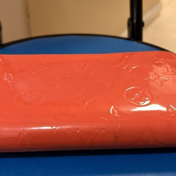 Louis Vernis Coral Pink Wallet - Picture 16 of 16